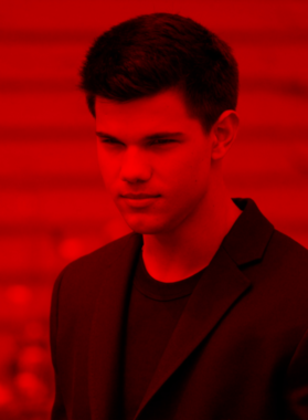 https://d1w8c6s6gmwlek.cloudfront.net/celebslover.com/overlays/390/482/39048264.png img