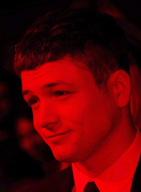 https://d1w8c6s6gmwlek.cloudfront.net/celebslover.com/overlays/390/482/39048299.png img
