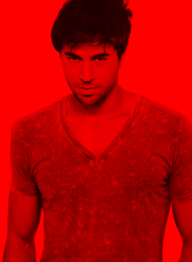 https://d1w8c6s6gmwlek.cloudfront.net/celebslover.com/overlays/390/515/39051579.png img
