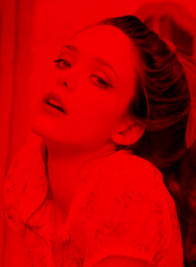 https://d1w8c6s6gmwlek.cloudfront.net/celebslover.com/overlays/390/523/39052326.png img