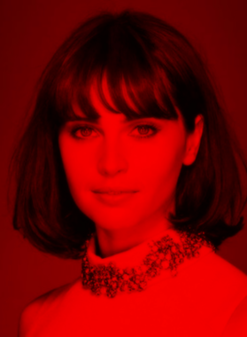 https://d1w8c6s6gmwlek.cloudfront.net/celebslover.com/overlays/390/536/39053651.png img