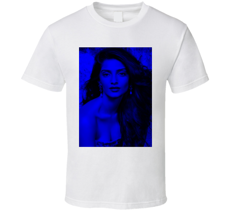 Sonam Kapoor - Celebrity (dark Fashion) T Shirt