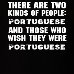 There Are Two Kinds Of People Funny Portuguese T Shirt 6782032