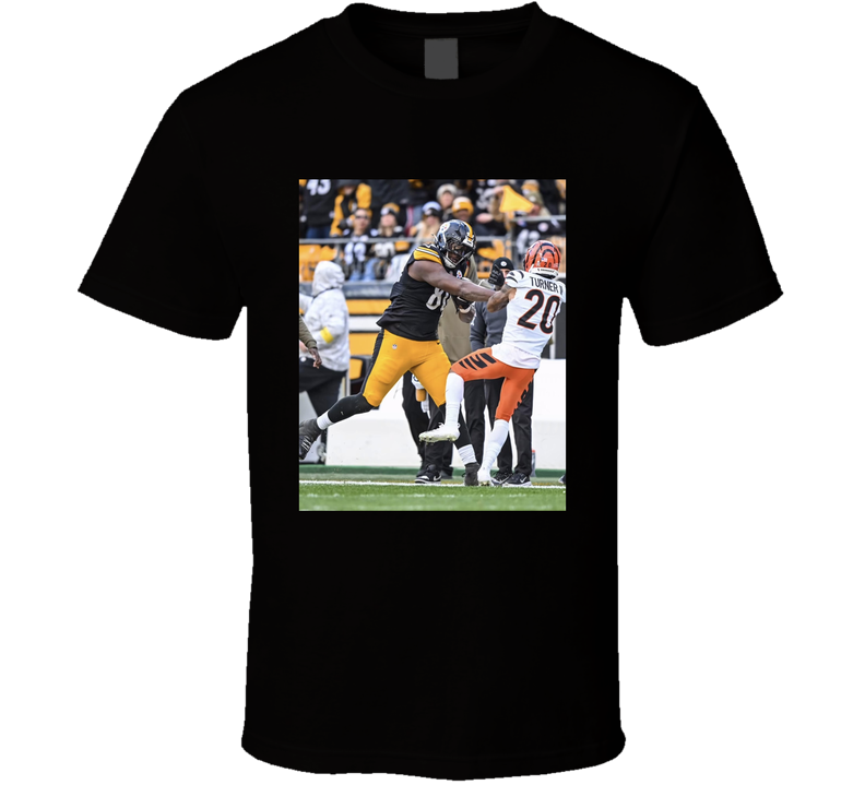 Darnell Washington Stiff Arming Defender T Shirt